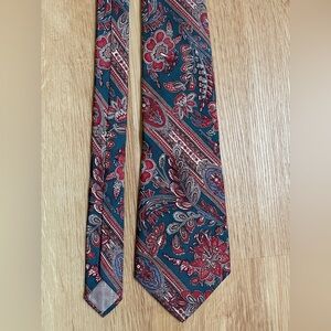 2/$30 Christian Dior vintage silk men’s tie stripes floral blue red